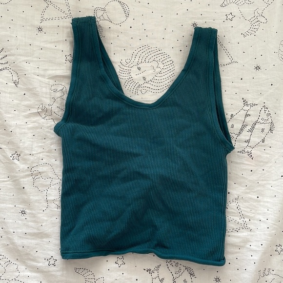 UO twist crop tank - Picture 2 of 4